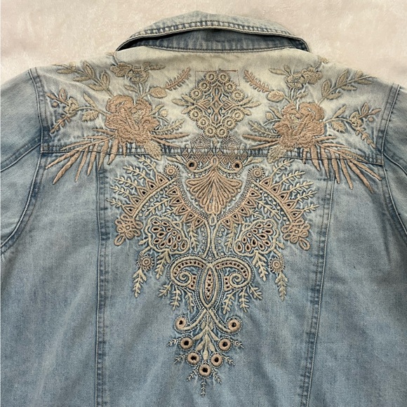 Johnny Was Workshop Embroidered Light Wash Denim Jean Jacket - Picture 8 of 13